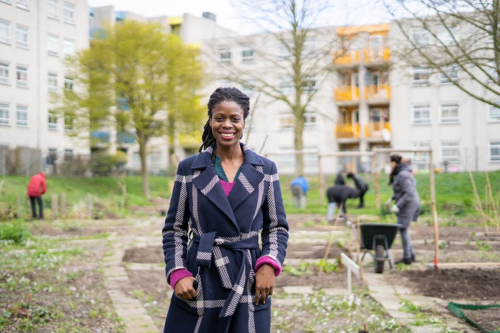 Ama Koranteng Kumi - Bloei en Groei, door Renate Chede